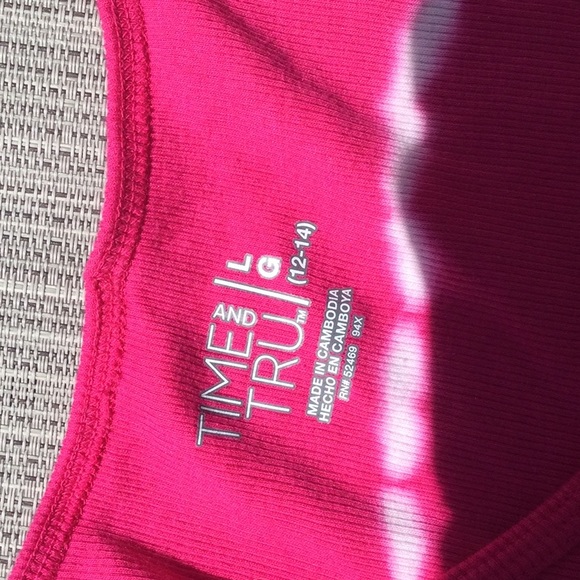 A womens tanktop - Picture 2 of 3